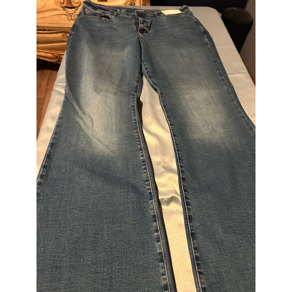 a.n.a High-Rise Flare Jeans Medium Wash Denim Size 18